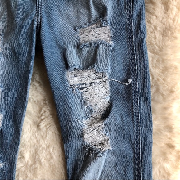 ❗️LAST CHANCE❗️HOLLISTER Ultra High Rise Distressed Mom Jeans - Size 25 - Picture 5 of 6